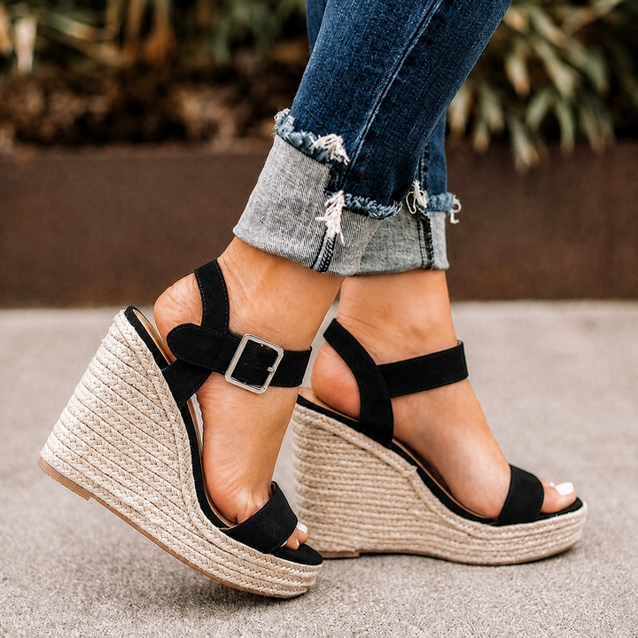 Emery Cedar Wedge Pumps – Black