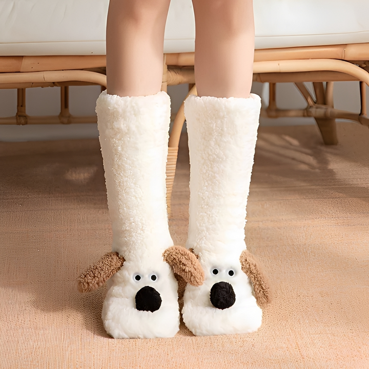 Dahlia Cedar Indoor Slippers – White