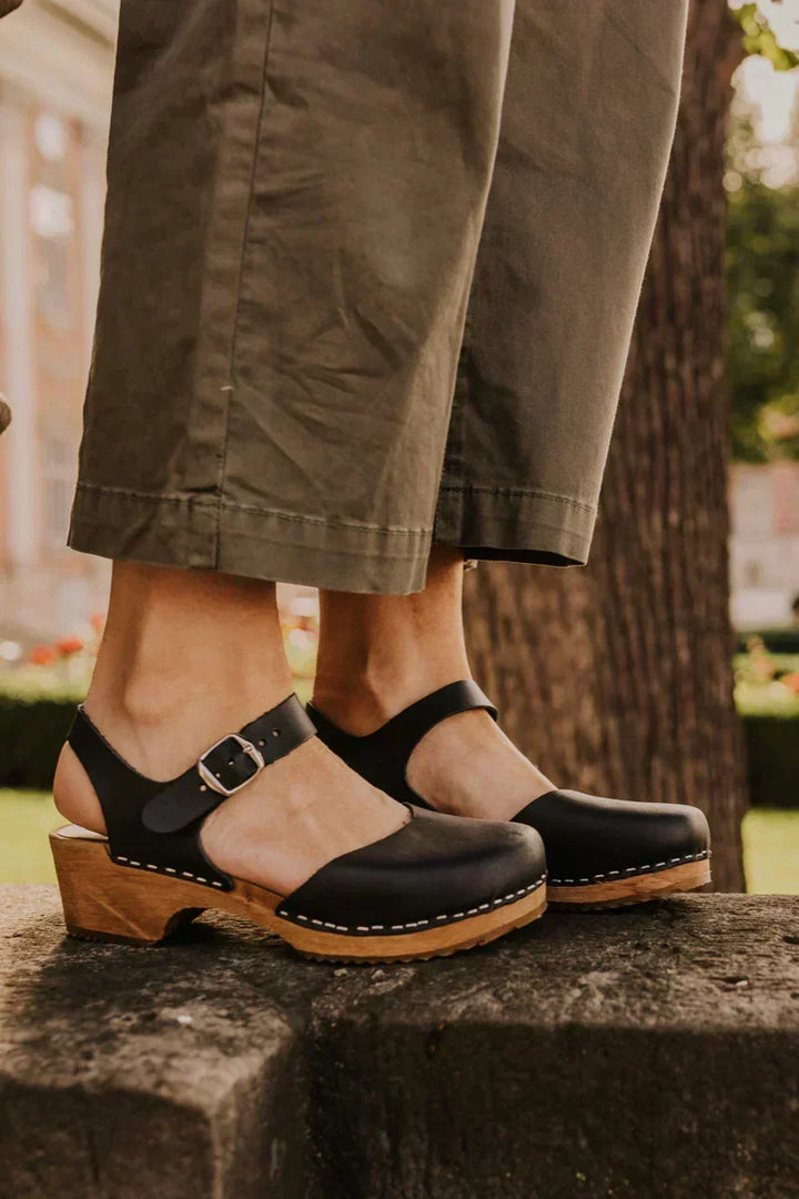 Jade Harbor Clogs – Black